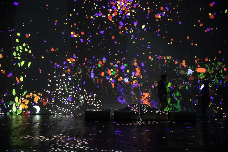 Kandisky's colourful speckles at the Infinity Des Lumieres exhibition Raise Vibration.
