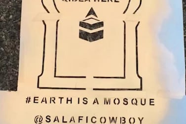 The sign is meant to be a guide for LA Muslims who want to know where the Qibla is as well as a way to familiarise non-Muslims with Islamic iconography. Salafi Cowboy