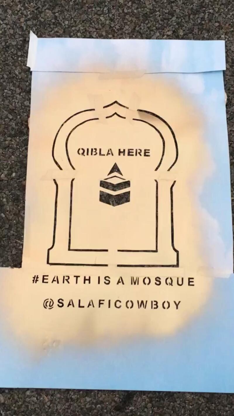 The sign is meant to be a guide for LA Muslims who want to know where the Qibla is as well as a way to familiarise non-Muslims with Islamic iconography. Salafi Cowboy