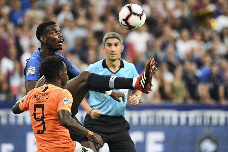 France's midfielder Paul Pogba (rear L) vies for the ball with Netherlands' forward Quincy Promes (front L) during the UEFA Nations League football match between France and Netherlands at the Stade de France stadium, in Saint-Denis, northern of Paris, on September 9, 2018. / AFP PHOTO / FRANCK FIFE