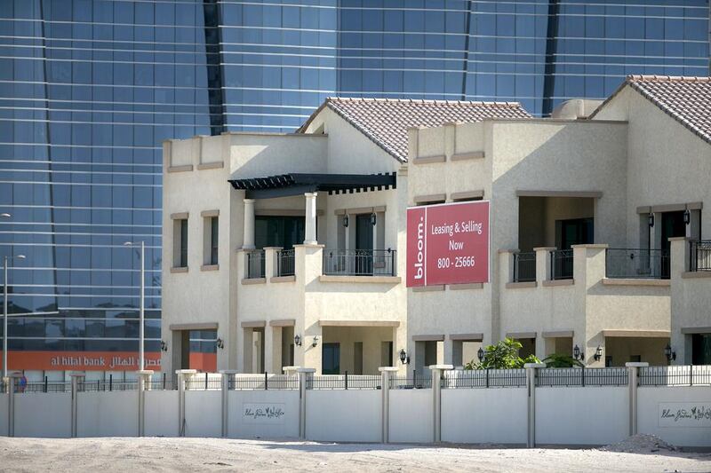 Bloom Gardens villas: Q2 no change. 3BR: Dh160-190,000. 4BR: Dh280-285,000. 5BR: Dh325-360,000. Q2 2013-Q2 2014 n/a.  Silvia Razgova / The National





