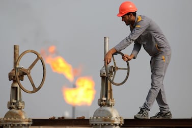 As crude prices plunge, prodcuers who get their oil to th emarket first are at an advantage. Afp