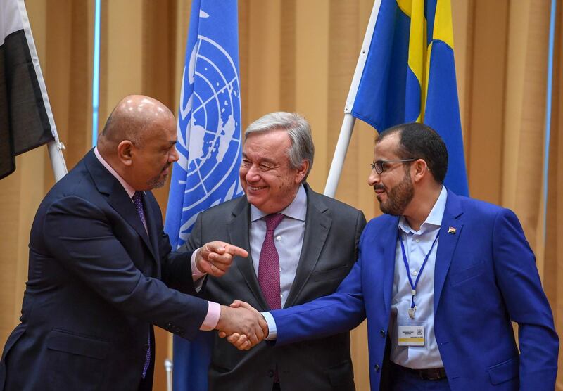 TOPSHOT - Yemen's foreign minister Khaled al-Yamani (L) and rebel negotiator Mohammed Abdelsalam (R) shake hands under the eyes of United Nations Secretary General Antonio Guterres (C), during peace consultations taking place at Johannesberg Castle in Rimbo, north of Stockholm, Sweden, on December 13, 2018. 
 Yemen's government and rebels have agreed to a ceasefire in flashpoint Hodeida, where the United Nations will now play a central role, the UN chief said.  / AFP / Jonathan NACKSTRAND
