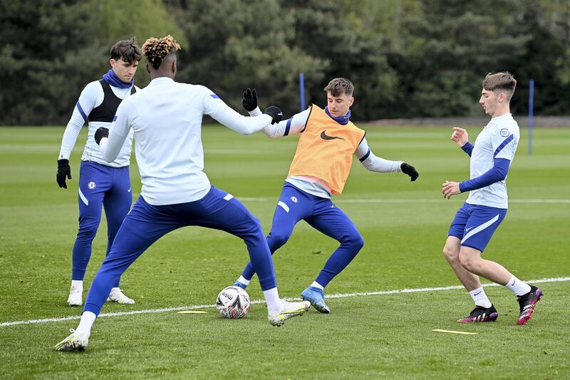 COBHAM, ENGLAND - MAY 14:  Ben Chilwell, Mason Mount and Billy Gilmour of Chelsea during a training session at Chelsea Training Ground on May 14, 2021 in Cobham, England. (Photo by Darren Walsh/Chelsea FC via Getty Images)