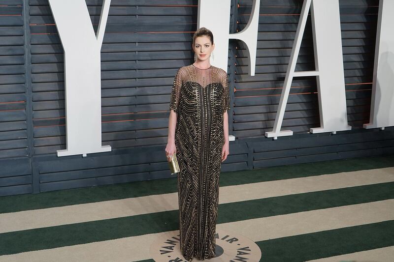 epa05186936 US actress Anne Hathaway arrives for the Vanity Fair Oscars After-Party following the 88th annual Academy Awards ceremony in Hollywood, California, USA, 28 February 2016. The Oscars were presented for outstanding individual or collective efforts in 24 categories in filmmaking.  EPA/NINA PROMMER