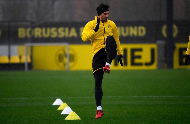 Dortmund's German defender Mats Hummels warms up. AFP