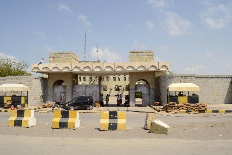The intelligence building compound in the western city of Hodeidah, which was attacked by suspected Al Qaeda militants on October 16, 2015. Stringer/Reuters