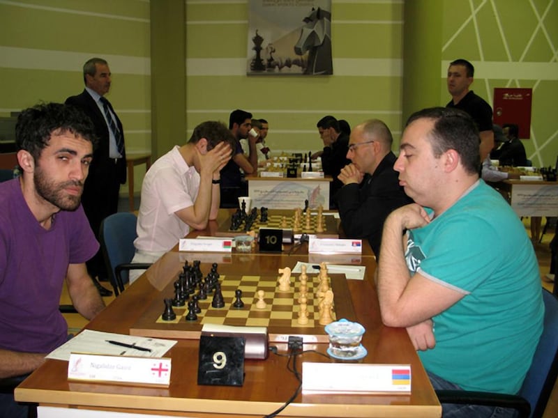 Gaioz Nigalidze (left) during his sixth round game against Tigran Petrosian of Armenia. Courtesy: Dubai Chess

