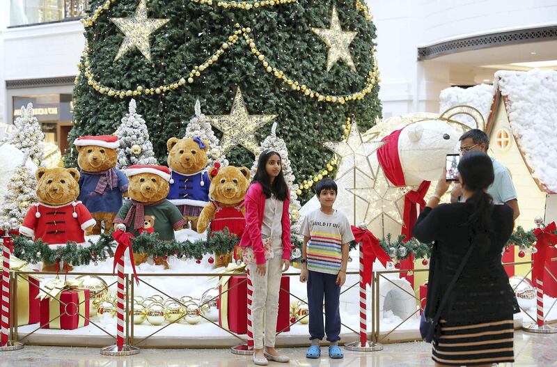 DUBAI , UNITED ARAB EMIRATES , DEC 21  – 2017 :-  People taking their photos with Christmas decoration at Mall of the Emirates in Dubai.  (Pawan Singh / The National) 