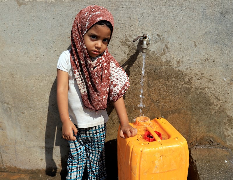 A girl fills a jerry can with drinking water on Salam Street in north Hodeidah, Yemen March 25, 2019. REUTERS/Abduljabbar Zeyad