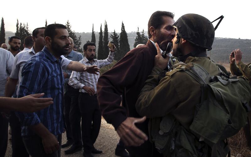 A Palestinian man scuffles with an Israeli soldier during clashes over an Israeli order to shut down a Palestinian school in the town of as-Sawiyah, south of Nablus in the occupied West Bank on October 15, 2018. / AFP / JAAFAR ASHTIYEH
