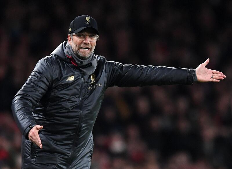 LONDON, ENGLAND - NOVEMBER 03:  Jurgen Klopp, Manager of Liverpool gives his team instructions during the Premier League match between Arsenal FC and Liverpool FC at Emirates Stadium on November 3, 2018 in London, United Kingdom.  (Photo by Michael Regan/Getty Images)