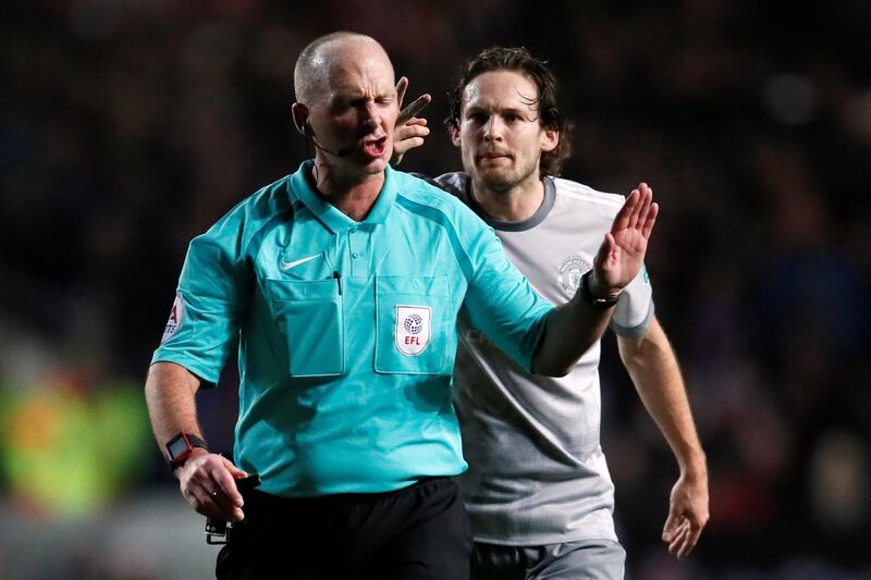 Soccer Football - Carabao Cup Quarter Final - Bristol City vs Manchester United - Ashton Gate Stadium, Bristol, Britain - December 20, 2017   Manchester United's Daley Blind appeals for a decision to Referee Mike Dean   REUTERS/David Klein    EDITORIAL USE ONLY. No use with unauthorized audio, video, data, fixture lists, club/league logos or "live" services. Online in-match use limited to 75 images, no video emulation. No use in betting, games or single club/league/player publications. Please contact your account representative for further details.