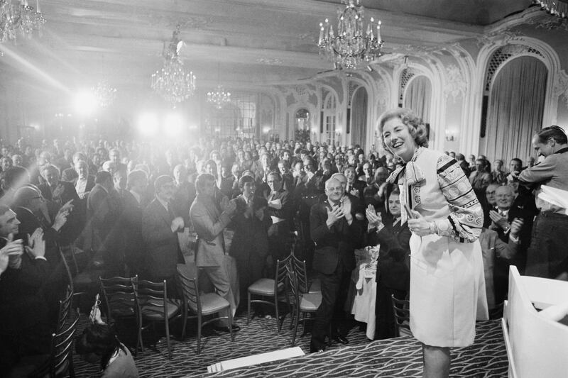 English singer Vera Lynn sings to 500 guests at a Variety Club tribute to bandleader Joe Loss at the Savoy Hotel, London, 14th March 1972. (Photo by Jack Kay/Daily Express/Hulton Archive/Getty Images)