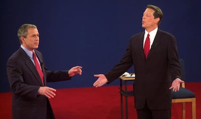 Republican presidential nominee George W. Bush (L) and Democratic presidential nominee Al Gore talk during their third debate at Washington University in St. Louis, MO, 17  October, 2000.    AFP PHOTO/Tannen MAURY (Photo by TANNEN MAURY / AFP)