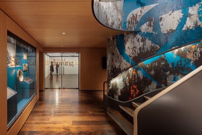 Drawings gallery and Holland Park Circle display case. Photo: Dirk Lindner / Leighton House