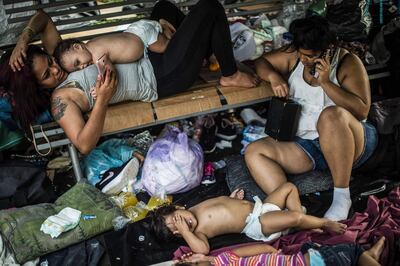 TOPSHOT - Honduran migrants taking part in a caravan heading to the US, rest at a makeshift camp during a stop in Huixtla, Chiapas state, Mexico, on October 23, 2018. Thousands of mainly Honduran migrants heading to the United States -- a caravan President Donald Trump has called an "assault on our country" -- stopped to rest Tuesday after walking for two days into Mexican territory. / AFP / PEDRO PARDO
