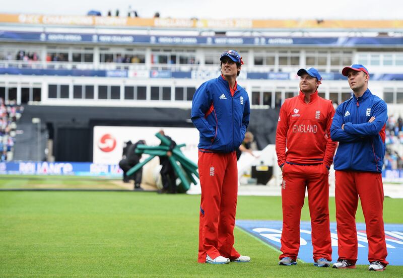 BIRMINGHAM, ENGLAND - JUNE 23: (L-R) Alastair Cook, Ian Bell and Jonathan Trott of England look at the sky after inspecting the pitch prior to the ICC Champions Trophy Final between England and India at Edgbaston on June 23, 2013 in Birmingham, England.  (Photo by Gareth Copley/Getty Images) *** Local Caption ***  171200031.jpg