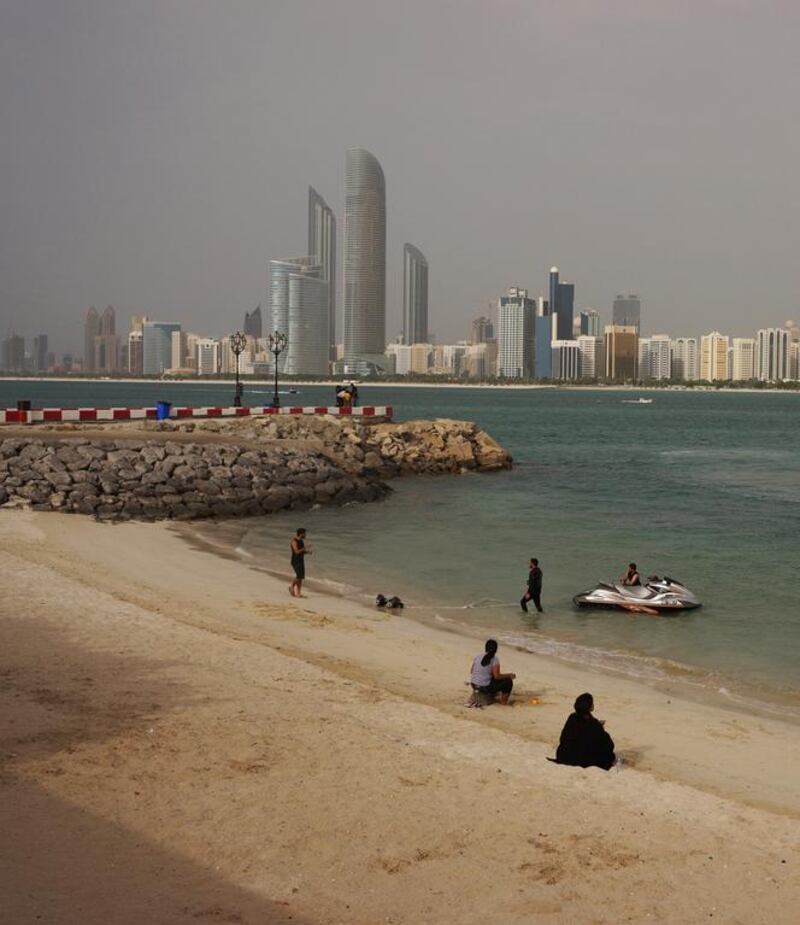 Residents enjoy less humid conditions near Abu Dhabi Breakwater on May 14, 2014. But conditions were less calm for fishermen. Delores Johnson / The National