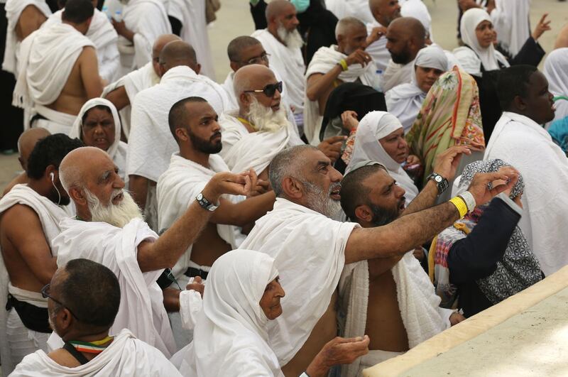 Muslim pilgrims partake in the symbolic stoning of the devil at the Jamarat Bridge in Mina, near Mecca, which marks the final major rite of the Hajj on on August 21, 2018. - Muslims from across the world are gathering in Mecca in Saudi Arabia for the annual Hajj pilgrimage, one of the five pillars of Islam. (Photo by AHMAD AL-RUBAYE / AFP)