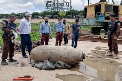A 2000-pound US-made bomb after it was uncovered from a river bed opposite the Royal Palace in the capital Phnom Penh, on May 5, 2022. AFP