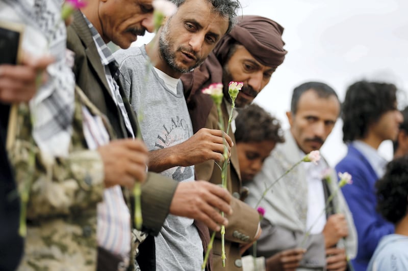 Members of the Baha'i faith hold flowers as they demonstrate outside a state security court during a hearing in the case of a fellow Baha'i man charged with seeking to establish a base for the community in Yemen, in the country's capital Sanaa April 3, 2016. REUTERS/Khaled Abdullah - GF10000369865