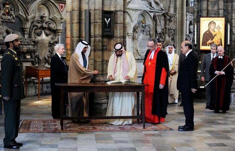 epa03683962 United Arab Emirates (UAE) President Sheikh Khalifa Al-Nahyan (C) signs a book for distinguished guests inside Westminster Abbey in London, Britain, 01 May 2013. The UAE President is on a two-day state visit to Britain amid claims that three Britons who were sentenced to four years in prison by a Dubai court over drug charges, 29 April, were tortured during their detention.  EPA/FACUNDO ARRIZABALAGA *** Local Caption ***  03683962.jpg