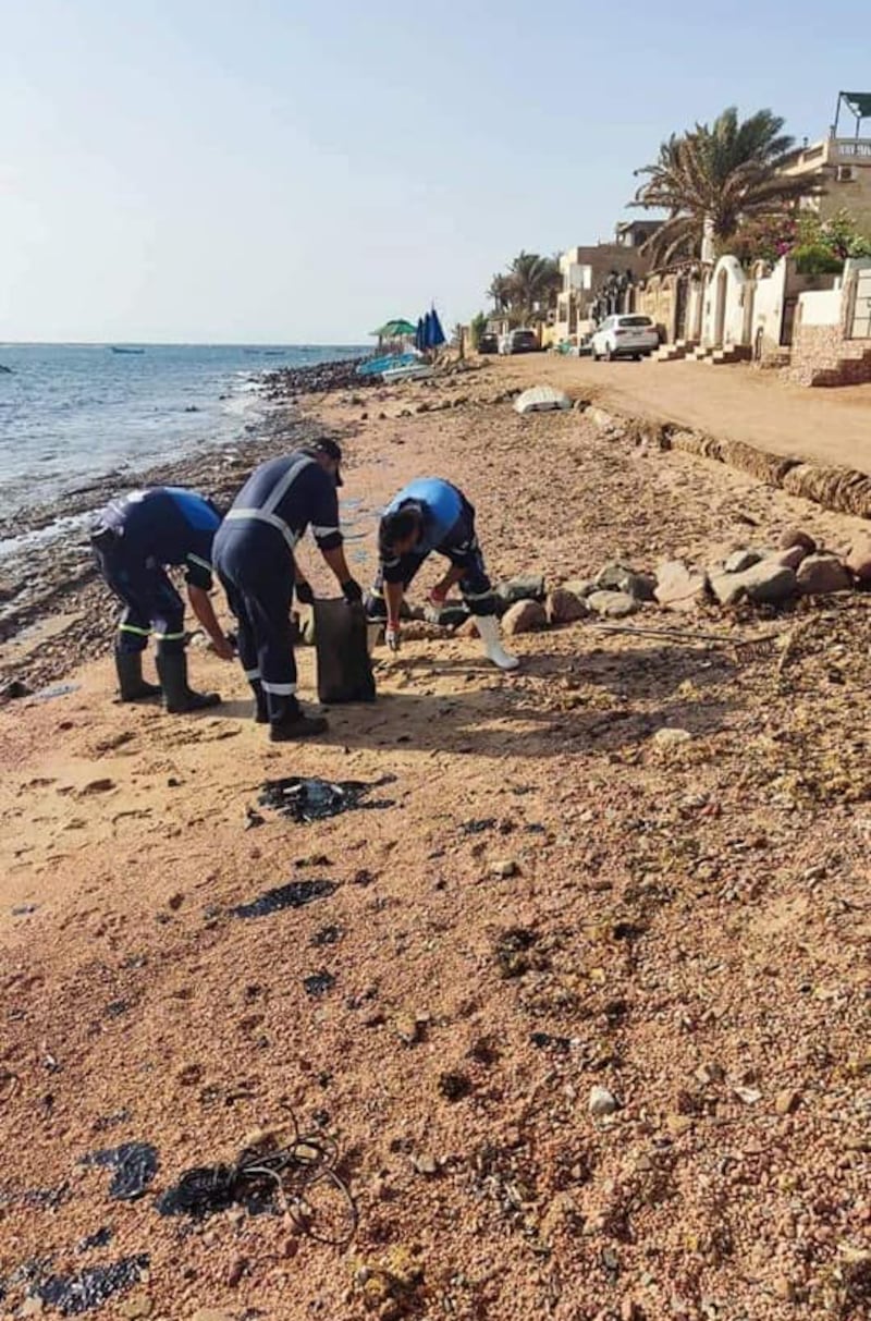 Egyptian clean-up workers on a beach in the Red Sea resort town of Dahab. Photo: Egypt's environment ministry.