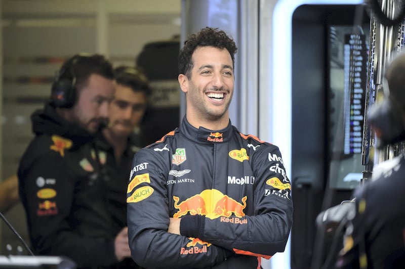 Red Bull's Australian driver Daniel Ricciardo is pictured at the pits during the third free practice session of the F1 Mexico Grand Prix, at the Hermanos Rodriguez circuit in Mexico City on October 27, 2018. (Photo by Alfredo ESTRELLA / AFP)