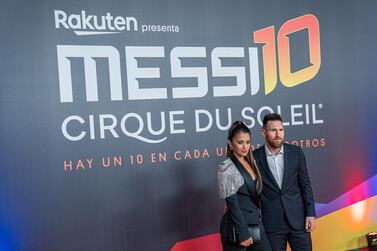 BARCELONA, SPAIN - OCTOBER 10: Lionel Messi (R) and Antonella Rocuzzo (L) pose on the red carpet for the premiere of Messi10 by Cirque Du Soleil on October 10, 2019 in Barcelona, Spain. (Photo by Robert Marquardt/Getty Images)