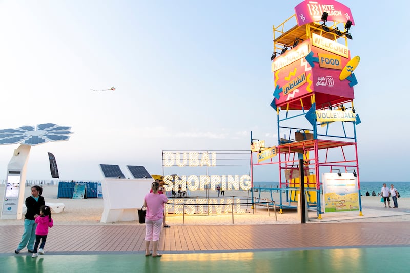 DUBAI, UNITED ARAB EMIRATES - DECEMBER 30, 2018. 

Dubai Shopping Festival signage at Kite beach.

(Photo by Reem Mohammed/The National)

Reporter: 
Section:  NA STANDALONE