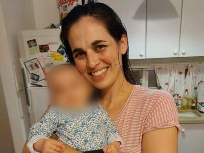 Yarden Roman Gat, a German-Israeli, with her daughter Geffen. Yarden and her sister-in-law Carmel Gat are among more than 200 Israelis taken hostage by Hamas. Photo: Gat family 