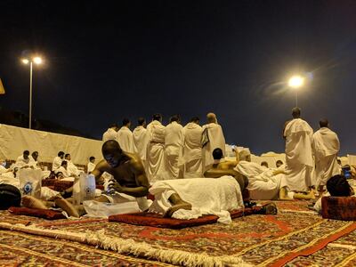 Groups of pilgrims stop and line up together to perform prayers