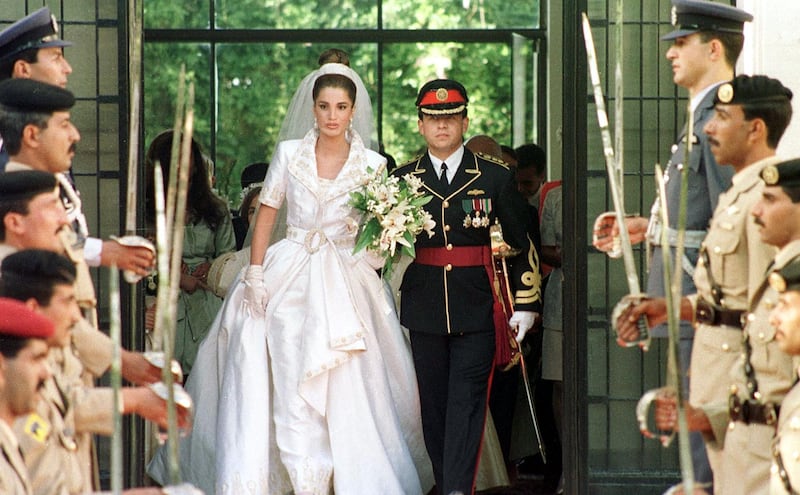 (FILES) Picture dated 10 June 1993 shows Jordanian Crown Prince Abdullah and his wife Rania on their wedding day in Amman.  / AFP PHOTO / RABIH MOGHRABI