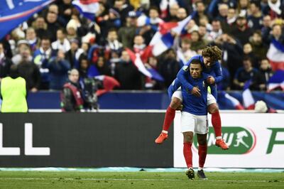 TOPSHOT - France's forward Antoine Griezmann (R) celebrates after scoring the 4-0 goal with France's forward Kylian Mbappe during the UEFA Euro 2020 Group H qualification football match between France and Iceland at the Stade de France stadium in Saint-Denis, north of Paris, on March 25, 2019.	 The match ended 4-0 for France. / AFP / Martin BUREAU
