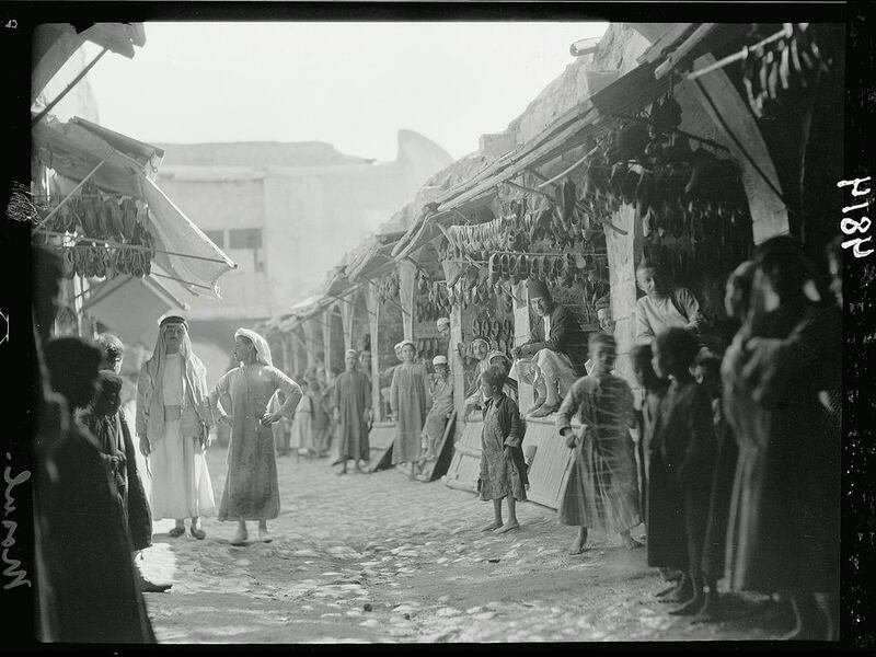1932: Iraqi vendors and customers in the shoe market
