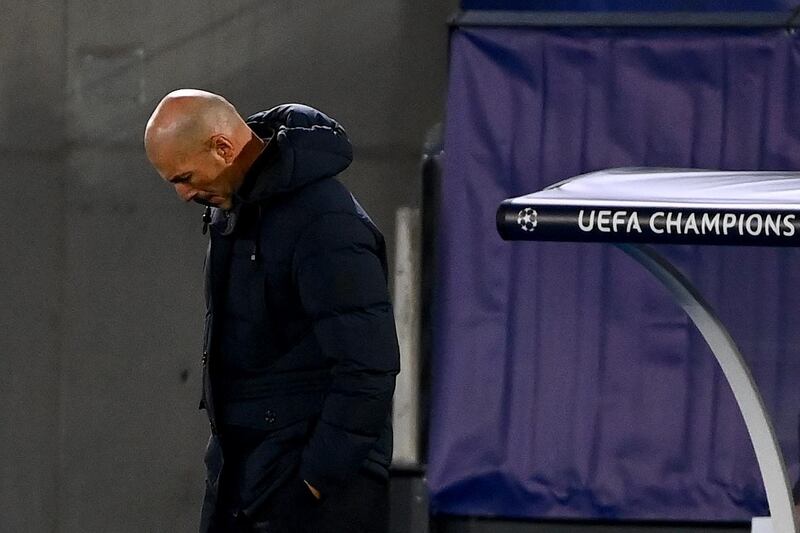 Real Madrid's French coach Zinedine Zidane reacts during the UEFA Champions League group B football match between Real Madrid and Shakhtar Donetsk at the Alfredo di Stefano stadium in Valdebebas on the outskirts of Madrid on October 21, 2020. / AFP / GABRIEL BOUYS
