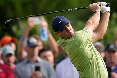 Rory McIlroy, of North Ireland, watches his tee shot on the 15th hole during the first round of the PGA Championship golf tournament, Thursday, May 19, 2022, in Tulsa, Okla.  (AP Photo / Eric Gay)