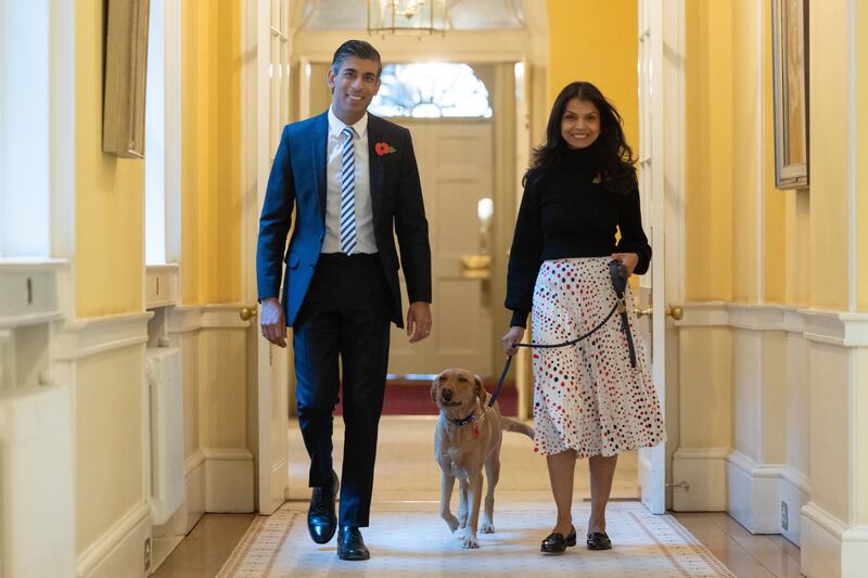 British Prime Minister Rishi Sunak and his wife Akshata Murty with their dog Nova, a fox red labrador retriever. Photo: No 10 Downing Street
