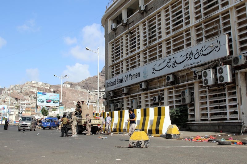 Southern Yemeni separatists are seen outside a bank in the port city of Aden, Yemen January 30, 2018. REUTERS/Fawaz Salman