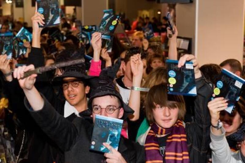 Fans queue at a promotional event at the HMV store on Oxford Street in central London to launch the dvd and blu-ray release of the latest in the franchise "Harry Potter and the Half-Blood Prince" on December 6, 2009. AFP PHOTO/Leon Neal