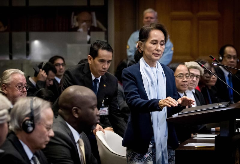 Myanmar's State Counsellor Aung San Suu Kyi (R) stands before the UN's International Court of Justice on December 11, 2019 in the Peace Palace of The Hague, on the second day of her hearing on the Rohingya genocide case. Aung San Suu Kyi appears at the UN's top court today, a day after the former democracy icon was urged to "stop the genocide" against Rohingya Muslims. Once hailed internationally for her defiance of Myanmar's junta, the Nobel peace laureate will this time be on the side of the southeast Asian nation's military when she takes the stand at the International Court of Justice. - Netherlands OUT
 / AFP / ANP / Koen Van WEEL
