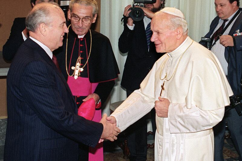 Pope John Paul II greets Gorbachev at the Vatican in December 1989. AFP