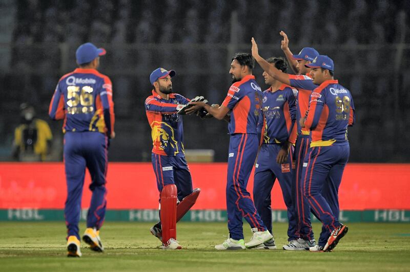 Karachi King's Waqas Maqsood (C) celebrates the wicket of Quetta Gladiators Ahmad Shahzad (unseen)during the Pakistan Super League (PSL) T20 cricket match between Karachi King's and Quetta Gladiators at the National Stadium in Karachi on March 15, 2020. (Photo by Asif HASSAN / AFP)