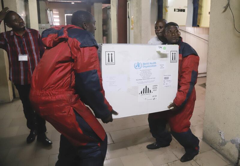Congolese Health Ministry officials carry the first batch of experimental Ebola vaccines in Kinshasa, Democratic Republic of Congo May 16, 2018. REUTERS/Kenny Katombe