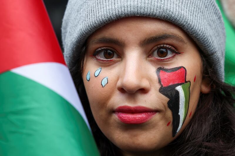 A person looks on as people take part in a protest in support of Palestinians in Gaza, as the conflict between Israel and Palestinian Islamist group Hamas continues, outside the European Commission headquarters in Brussels, Belgium, October 22, 2023.  REUTERS / Yves Herman