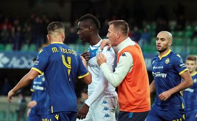 epa07969847 Brescia's Mario Balotelli (2-L) reacts following racist chants by Hellas Verona supporters during the Italian Serie A soccer match between Hellas Verona and Brescia Calcio at Bentegodi stadium in Verona, Italy, 03 November 2019.  EPA/SIMONE VENEZIA