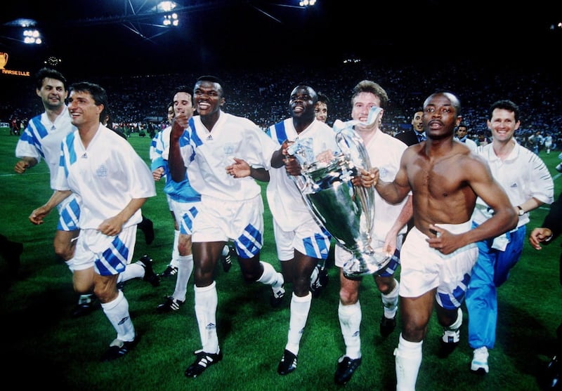 MUNICH, GERMANY - APRIL 20:  EUROPAPOKAL DER LANDESMEISTER 92/93, FINALE 1993, Muenchen; AC MAILAND - OLYMPIQUE MARSEILLE 0:1; JUBEL OLYMPIQUE MARSEILLE - CASONI, Marcel DESAILLY, Basile BOLI, Didier DESCHAMPS, Abedi PELE  (Photo by Bongarts/Getty Images)