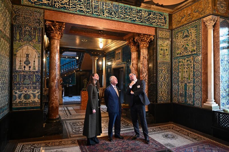 LONDON, UNITED KINGDOM - FEBRUARY 9: Britain's King Charles III (C) is shown the Arab Hall during a visit of the newly-renovated museum Leighton House, in order to see the some art pieces commissioned by the association Turquoise Mountain, on February 9, 2023 in West London, England.  (Photo by Justin TALLIS / WPA Pool / Getty Images)