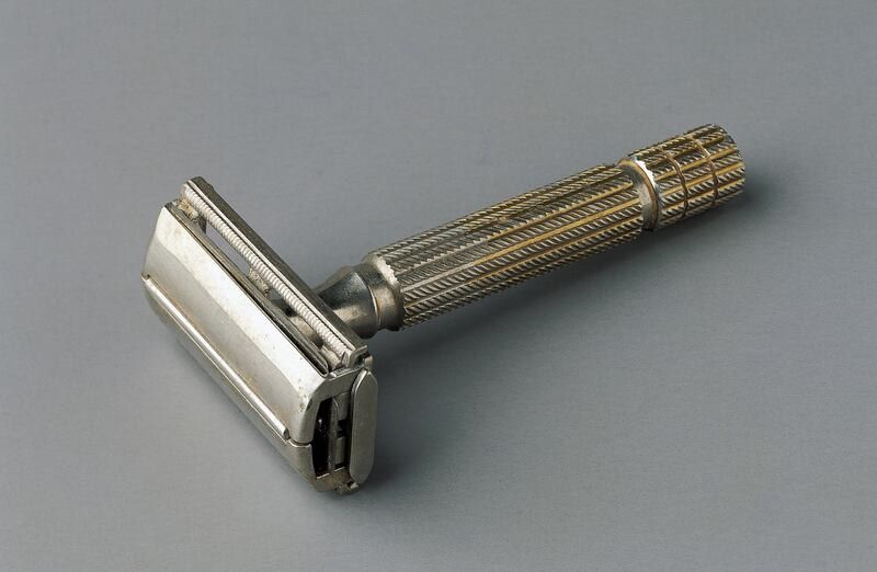 UNSPECIFIED - AUGUST 25: Safety razors with razor blades, in steel, 1960s. 20th century. Unspecified (Photo by DeAgostini/Getty Images)
